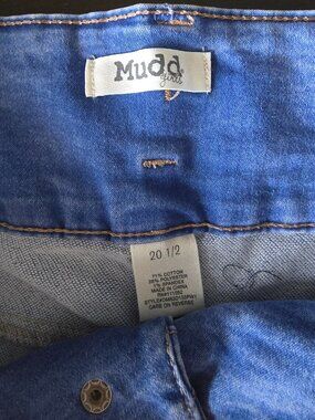 ​Mudd Plus Size 20.5 High Rise Skinny Jeans - Triple Button Blue Denim - EUC